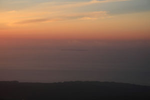 飛島も見える：鳥海山の中腹より － 2006年10月