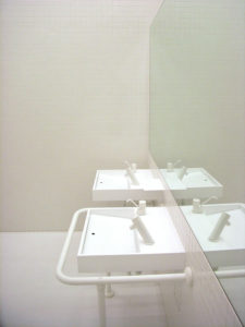 トイレ（その2）：青森県立美術館で「工藤甲人展」を観る