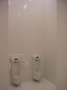 トイレ（その3）：青森県立美術館で「工藤甲人展」を観る
