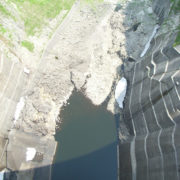 黒部ダムの真下