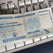 ジンバブエの1000億ドル札です