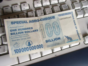 ジンバブエの1000億ドル札です