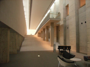 長い階段が続く：岩手県立美術館で『細見美術館　琳派・若冲と雅の世界』展を観る