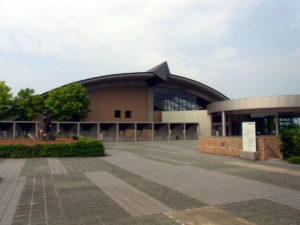 博物館の外観：新潟県立歴史博物館で『日本海の至宝』展を観る