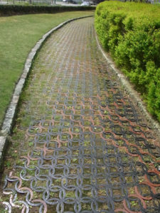 歩道も凝っている:石川県九谷焼美術館に行く