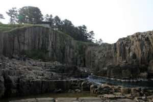 周辺は遊歩道：東尋坊の断崖絶壁を訪ねる