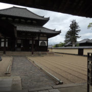 奈良、東大寺の戒壇堂を参拝
