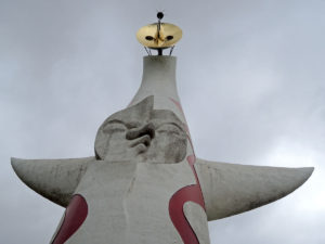 万博記念公園で太陽の塔を見る
