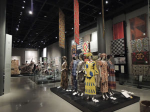 アフリカの民族衣装や布：国立民族学博物館へ行く