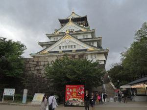 階段の入り口は閉門：大阪城へ行く