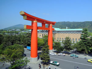 平安神宮の大きな鳥居：京都国立近代美術館へ行く