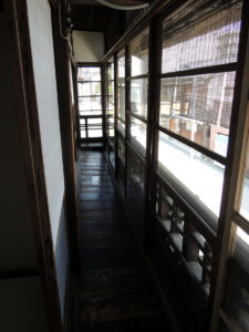 二階の縁側：坂本龍馬ゆかりの寺田屋に行く