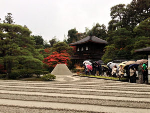 銀沙灘（ぎんしゃだん）と言われる庭園：銀閣寺に行く。 －そうだ、京都に行ってきた－
