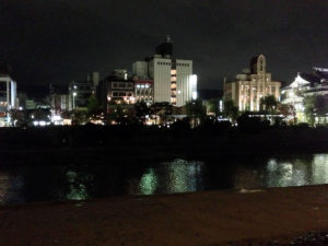 鴨川べり：壬生寺と京都の夜 - そうだ、京都に行ってきた