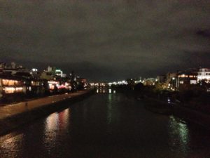 夜の鴨川：壬生寺と京都の夜 - そうだ、京都に行ってきた