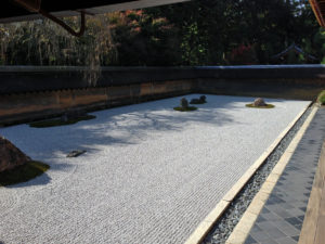 虎の子渡しの庭とも言われる：京都、龍安寺