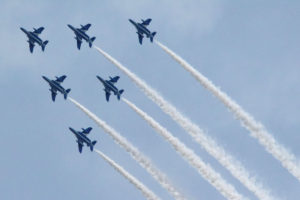 デルタ隊形でのターン（5）：山形市、東北六魂祭でのブルーインパルス