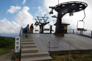 あとは乗って帰るだけ：月山に登る　2014年－姥沢コース－