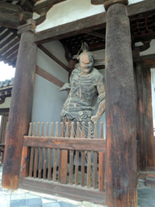 奈良、法隆寺へ行く：法隆寺中門金剛力士（吽形）