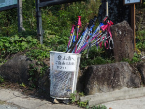 親切です：上山市の三吉山に登る － 2014年秋