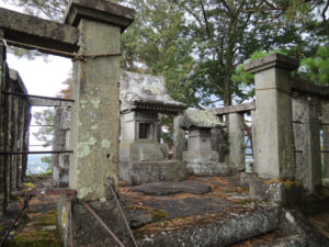 本殿：上山市の三吉山に登る － 2014年秋