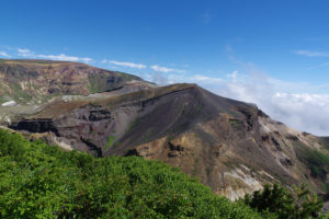 とがった山は「剣ヶ峯」：蔵王の大黒天から刈田岳、御釜、熊野岳へ － 2016年7月