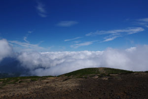 奥は名号峰方面：蔵王の大黒天から刈田岳、御釜、熊野岳へ － 2016年7月