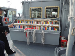 「やくしま」の信号旗：海上自衛隊佐世保基地（倉島岸壁）を見学