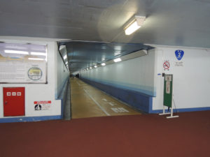 ここから下関へ向かう：関門トンネルを歩く － 福岡県から山口県へ