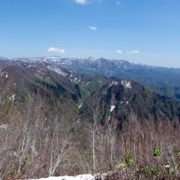 村山市の甑岳：頂上から東に見える船形山系