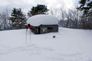 頂上の避難小屋