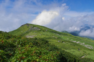 行者返から見たオモワシ山：月山に登る － 2018年8月
