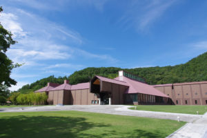 ワイナリーかウイスキー工場のよう：「イラストレーター 安西水丸」展を福島県立美術館で観る