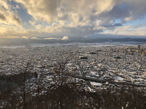登る途中の山形市内：2019年1月2日の千歳山