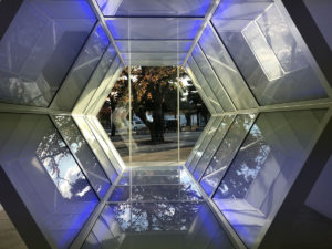 「光の橋」アナ・ラウラ・アラエズ：十和田市現代美術館